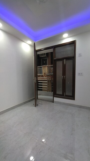 Room in 3 BHK Builder Floor at Govindpuri – for Sale