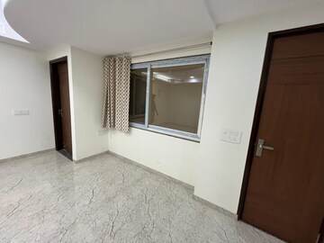 Room in 3 BHK Builder Floor at Rana Pratap Bagh – for Sale