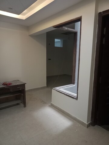Room in 3 BHK Apartment at Niti Khand I – for Rent