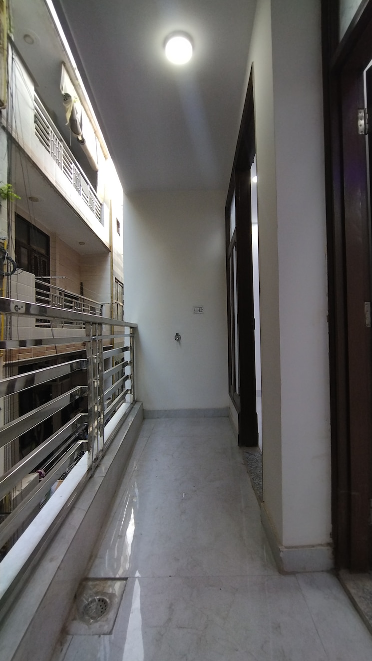 Balcony, govindpuri 3 Bedroom 1000 Sq.Ft. Builder Floor In Govindpuri Delhi 8839524