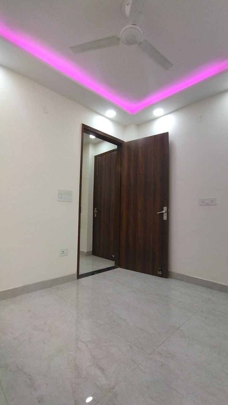 Room, govindpuri 3 Bedroom 1000 Sq.Ft. Builder Floor In Govindpuri Delhi 8839524