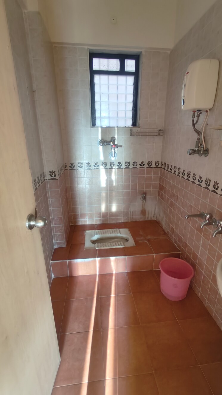 Bathroom, raunak-paradise 2 Bedroom 980 Sq.Ft. Apartment In Kokanipada Thane 8839579