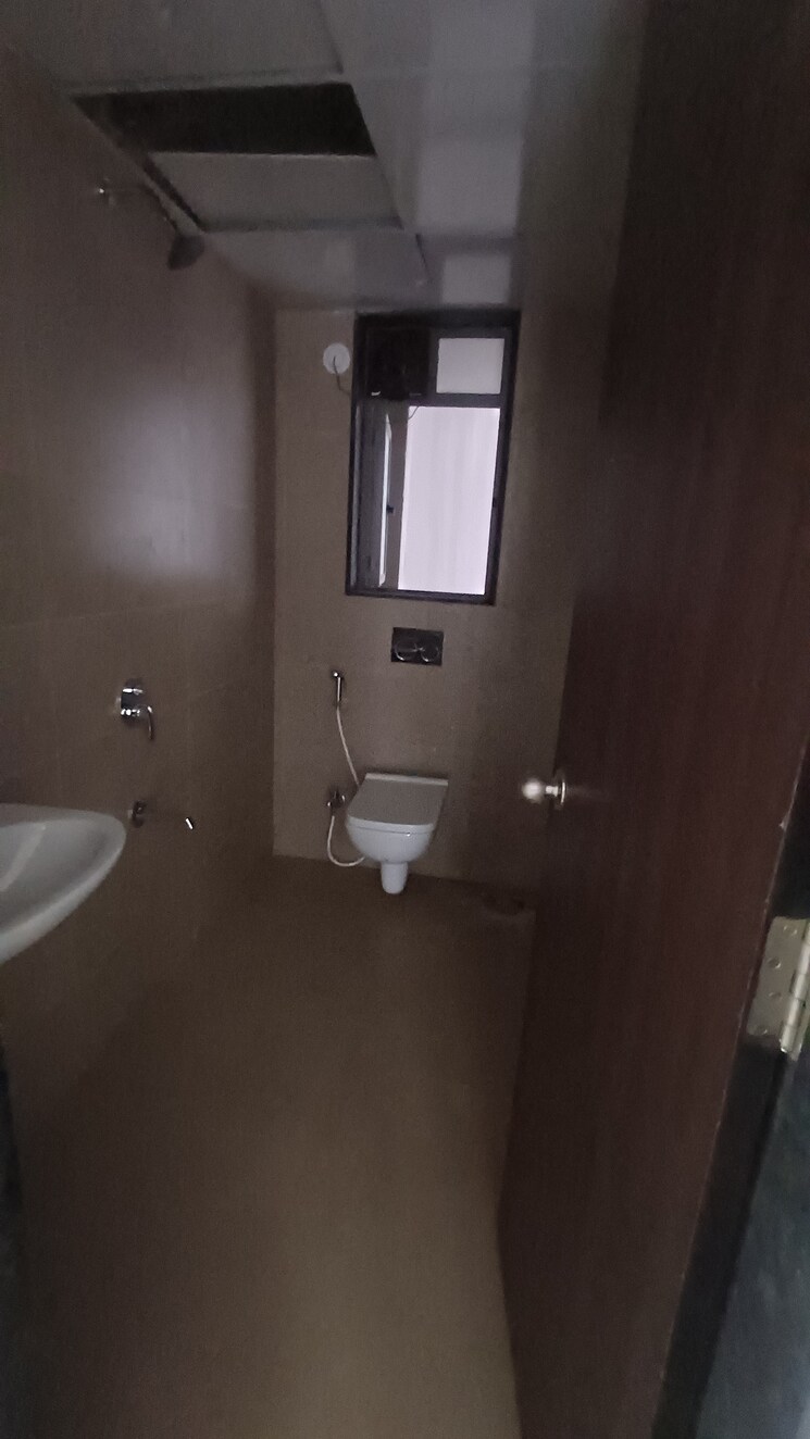 Attached Bathroom, runwal-eirene 2 Bedroom 795 Sq.Ft. Apartment In Balkum Pada Thane 8839651