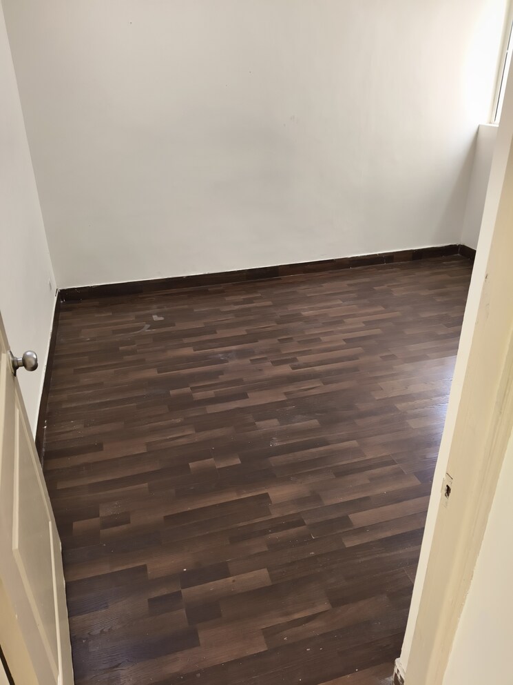 Balcony, paras-tierea 2 Bedroom 1045 Sq.Ft. Apartment In Sector 137 Noida 8839661