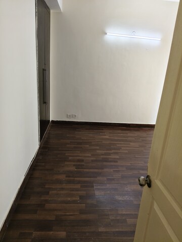 Room in 2 BHK Apartment at Paras Tierea, Sector 137 – for Rent