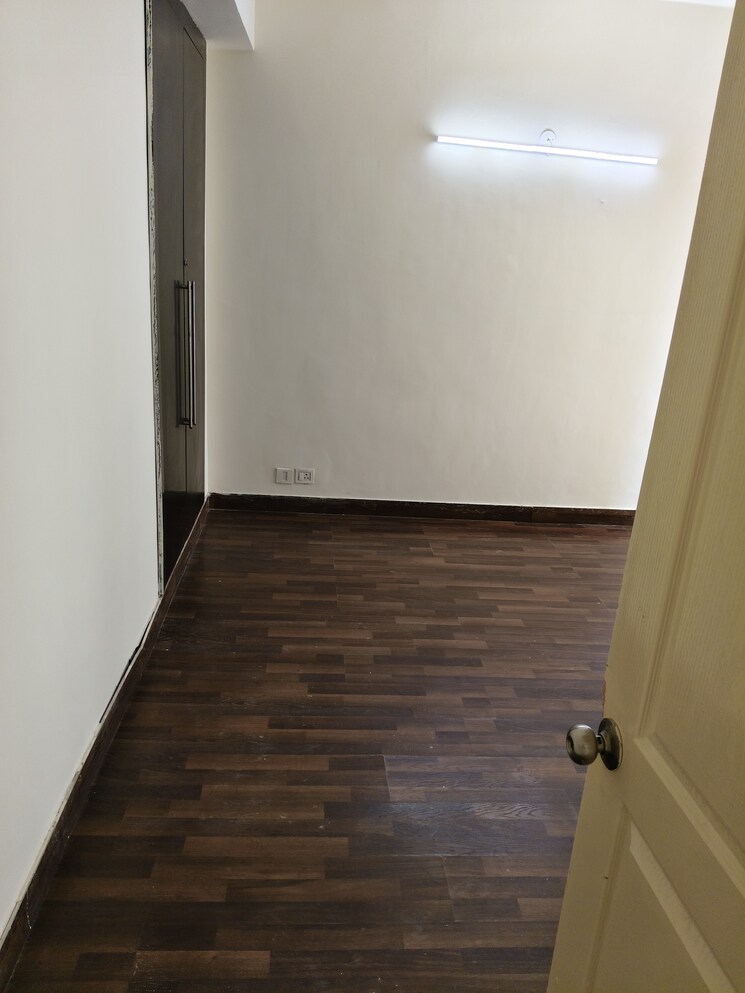 Room, paras-tierea 2 Bedroom 1045 Sq.Ft. Apartment In Sector 137 Noida 8839661