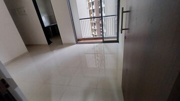 Room in 3 BHK Apartment at Runwal Eirene, Balkum Pada – for Rent