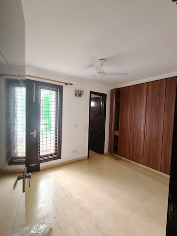 Room in 2 BHK Builder Floor at Sector 40 – for Rent