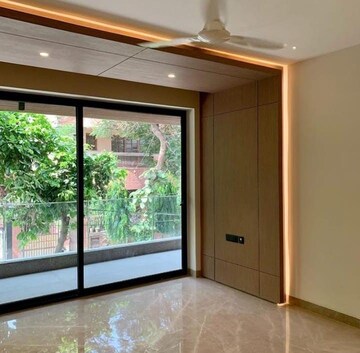 Room in 4 BHK Apartment at Mahavir Enclave 1 – for Sale