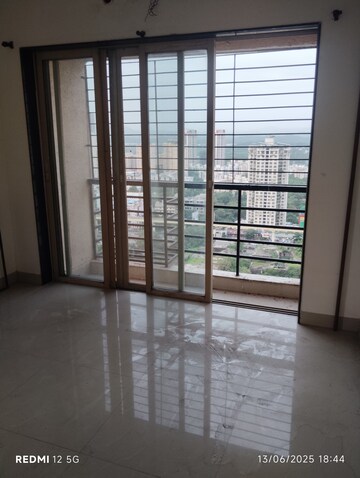 Room in 2 BHK Apartment at DB Parkwoods, Kasarvadavali – for Rent