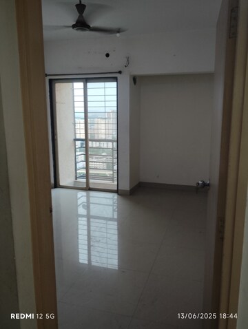 Room in 2 BHK Apartment at DB Parkwoods, Kasarvadavali – for Rent