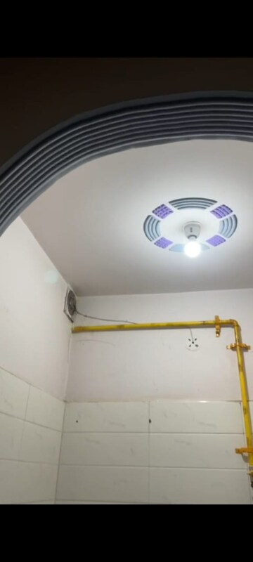 Furnished Amenities in 2.5 BHK Builder Floor at New Ashok Nagar – for Rent