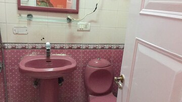 Bathroom in 2.5 BHK Independent House at RWA Apartments Sector 40, Sector 40 – for Rent