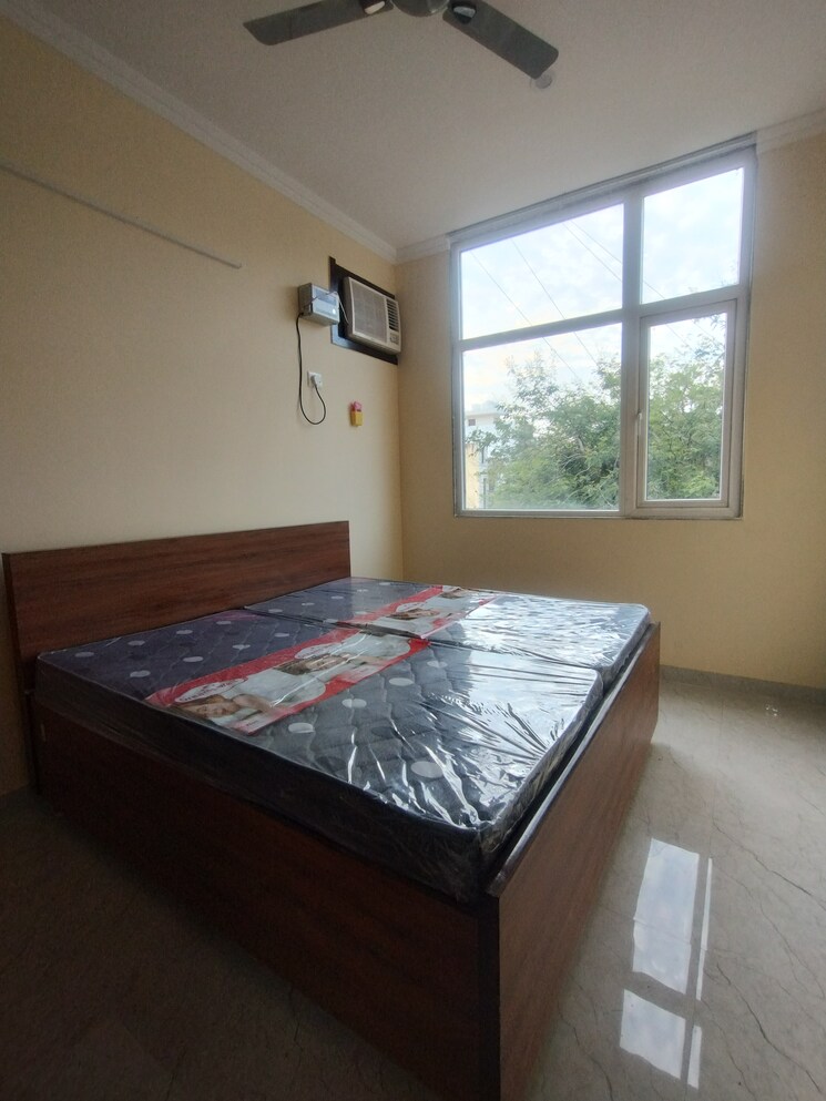 Room, gupta-awas 2 Bedroom 104 Sq.Yd. Builder Floor In Sector 43 Gurgaon 8839852