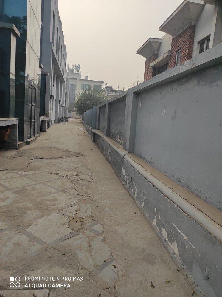 Exterior View, mathura road Commercial Showroom 1165 Sq.Yd. In Mathura Road Delhi 8839859