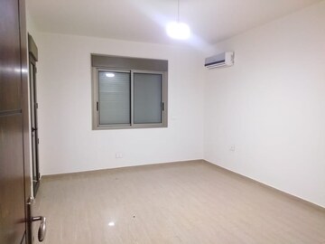 Room in 2 BHK Apartment at Mohid Heights, Andheri West – for Rent