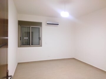 Room in 2 BHK Apartment at Mohid Heights, Andheri West – for Rent