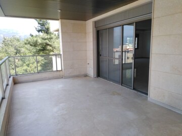 Room in 2 BHK Apartment at Mohid Heights, Andheri West – for Rent