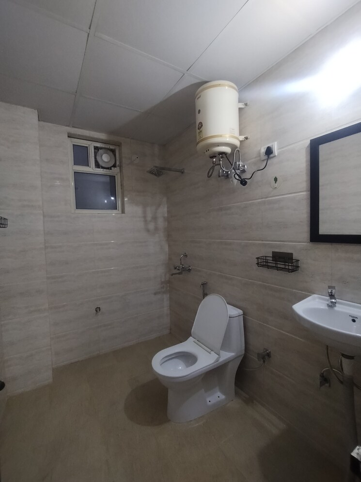 Bathroom, gupta-awas 2 Bedroom 104 Sq.Yd. Builder Floor In Sector 43 Gurgaon 8839860