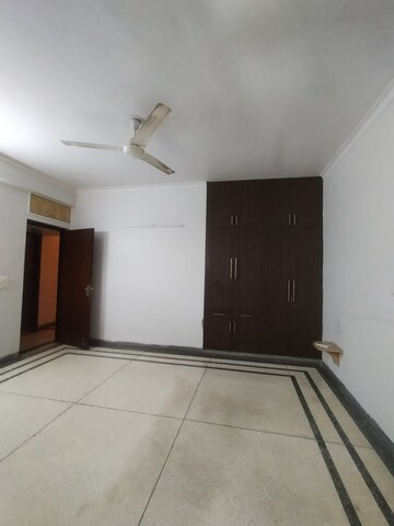 Furnished Amenities in 2.5 BHK Independent House at Ansal Sushant Lok I, Sector 43 – for Rent