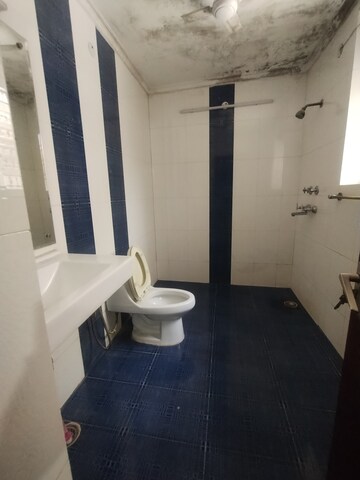Bathroom in 2.5 BHK Independent House at Ansal Sushant Lok I, Sector 43 – for Rent