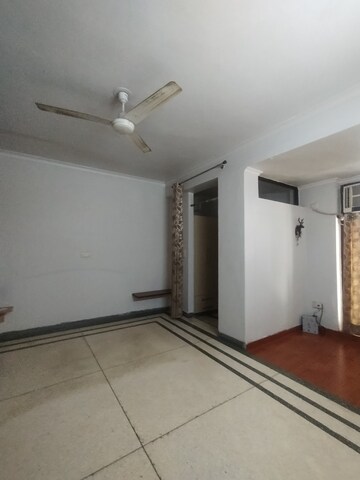Kitchen in 2.5 BHK Independent House at Ansal Sushant Lok I, Sector 43 – for Rent