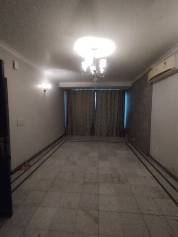 Room in 2.5 BHK Independent House at Ansal Sushant Lok I, Sector 43 – for Rent