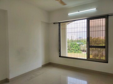 Room in 2 BHK Apartment at Neelkanth Kingdom, Ghatkopar West – for Rent