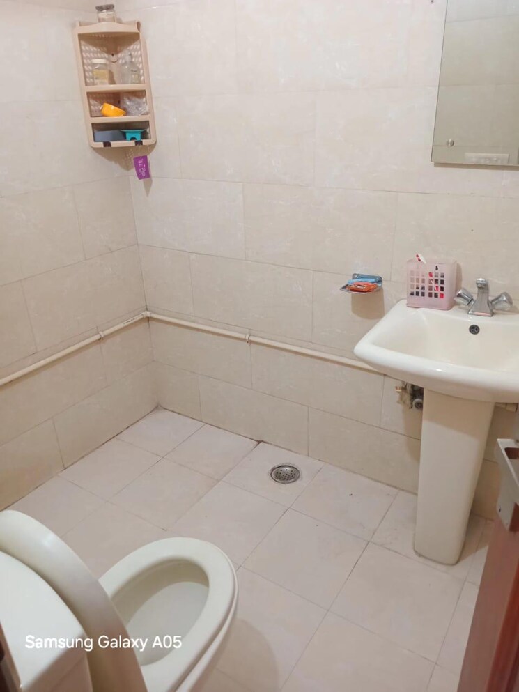 Bathroom, greater kailash part 3 3 Bedroom 1850 Sq.Ft. Builder Floor In Greater Kailash Part 3 Delhi 8839884