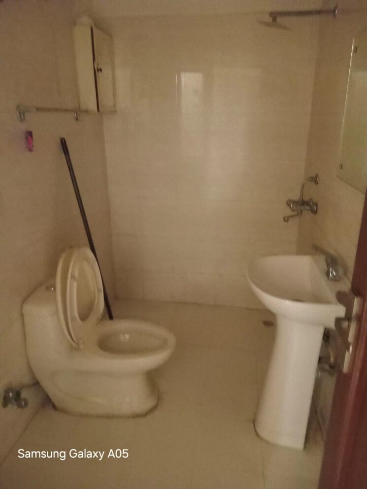 Bathroom, greater kailash part 3 3 Bedroom 1850 Sq.Ft. Builder Floor In Greater Kailash Part 3 Delhi 8839884