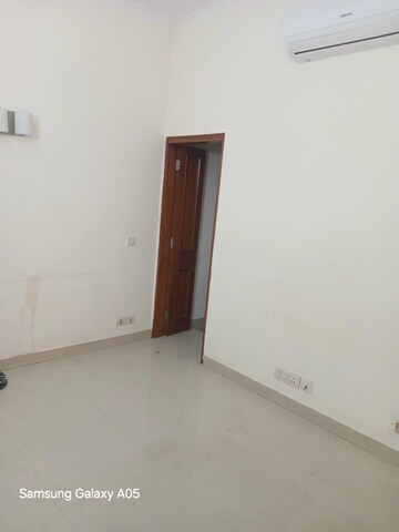 Room in 3 BHK Builder Floor at Greater Kailash Part 3 – for Rent