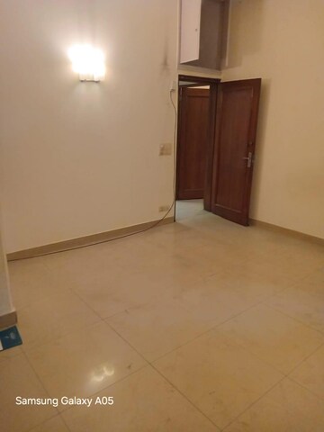 Room in 3 BHK Builder Floor at Greater Kailash Part 3 – for Rent