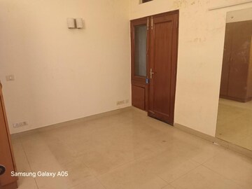 Room in 3 BHK Builder Floor at Greater Kailash Part 3 – for Rent