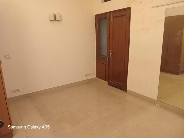 Room, greater kailash part 3 3 Bedroom 1850 Sq.Ft. Builder Floor In Greater Kailash Part 3 Delhi 8839884
