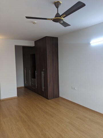 Room in 3 BHK Apartment at Mantri Manyata Lithos, Thanisandra – for Rent