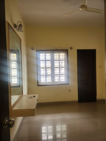 Room in 3 BHK Apartment at Langford Court, Langford Town – for Rent