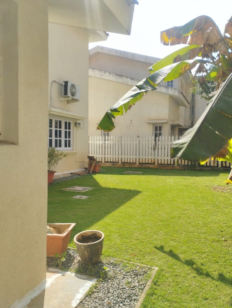 Garden, adarsh-palm-meadows 3 Bedroom 2400 Sq.Ft. Villa In Whitefield Bangalore 8839889