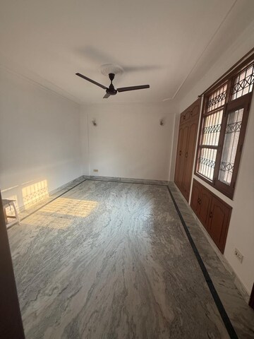 Room in 3 BHK Builder Floor at Saket – for Rent