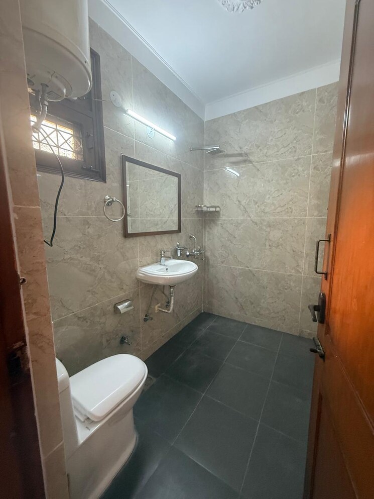Bathroom, saket 3 Bedroom 2000 Sq.Ft. Builder Floor In Saket Delhi 8839933