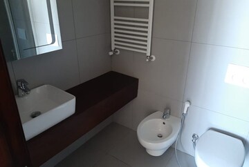 Bathroom in 3 BHK Apartment at Parikh Pearl Apartment, Andheri West – for Rent