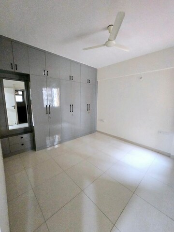 Room in 3.5 BHK Apartment at Salarpuria Sattva Exotic, Kogilu – for Rent