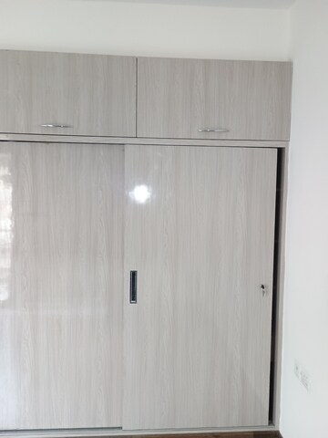 Room in 3 BHK Builder Floor at BPTP Amstoria Plot, Sector 102 – for Rent
