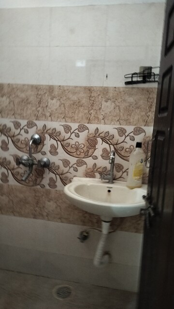 Bathroom in 3 BHK Apartment at Jubilee Hills – for Rent