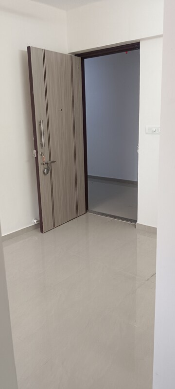 Room in 1 BHK Apartment at Bageshri CHS, Goregaon East – for Rent