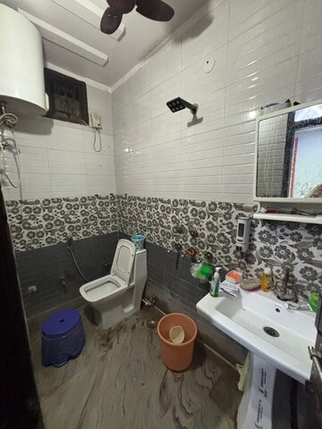 Master Bedroom in 2.5 BHK Builder Floor at Dwarka Mor – for Rent