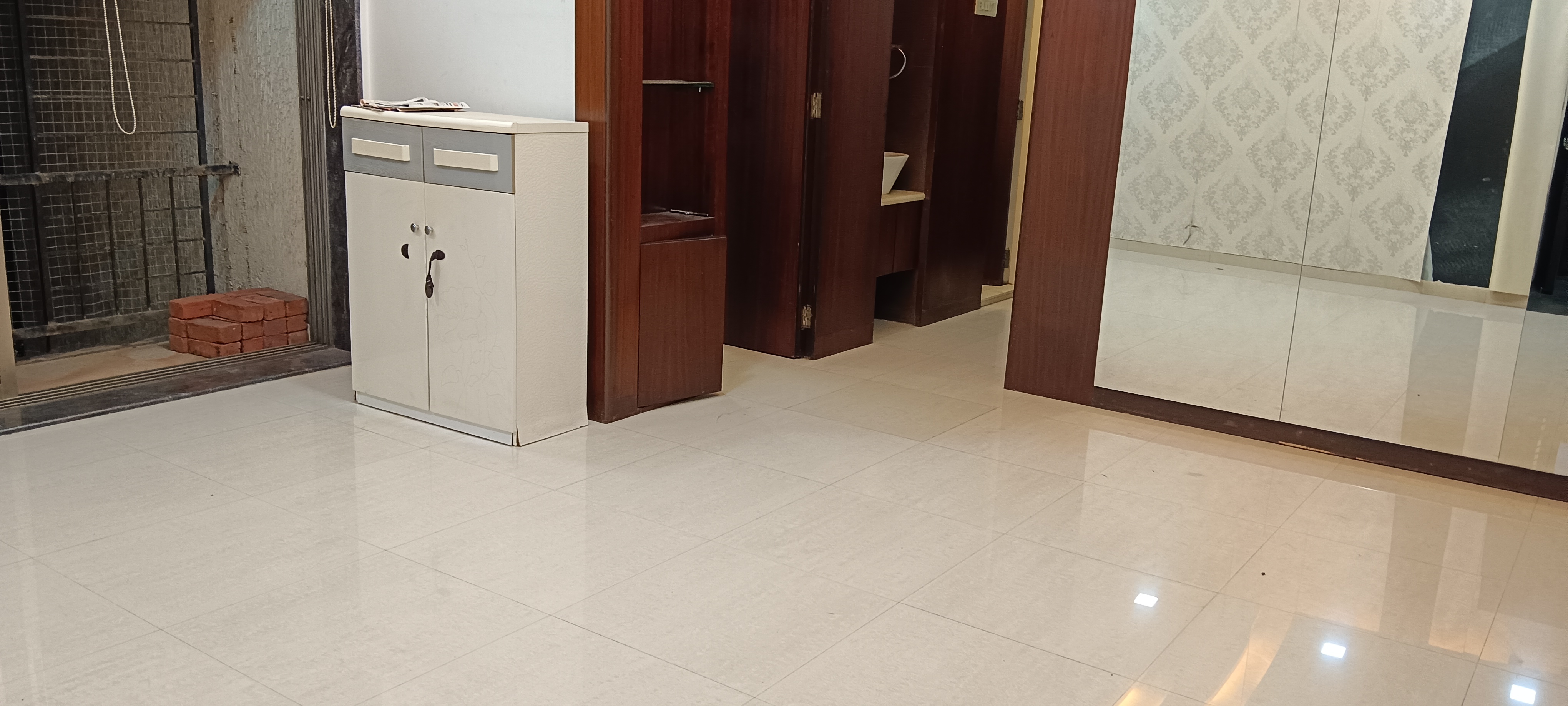 2.5 BHK Apartment For Rent in Riddhi Tower