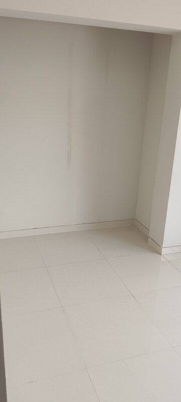 Room in 2 BHK Apartment at Riddhi Gardens CHS, Malad East – for Rent
