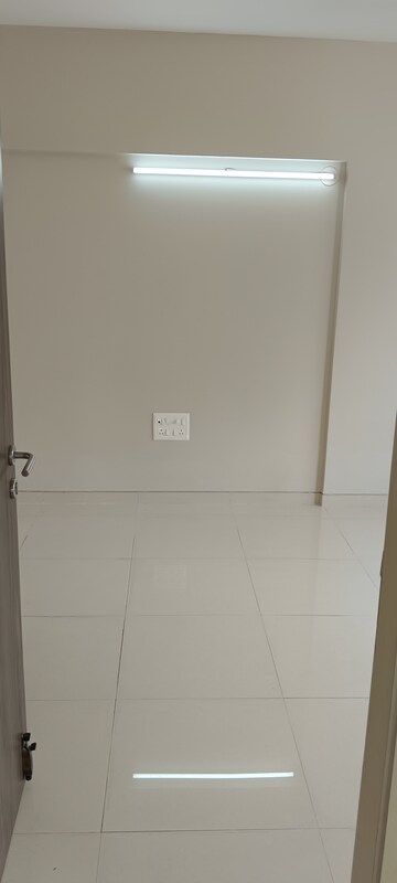 Furnished Amenities in 2 BHK Apartment at Riddhi Gardens CHS, Malad East – for Rent