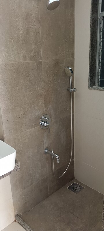 Furnished Amenities in 2 BHK Apartment at Riddhi Gardens CHS, Malad East – for Rent