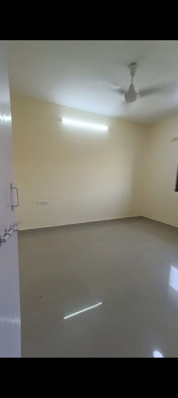 Room in 2 BHK Apartment at Devashish CHS, Vakola – for Rent